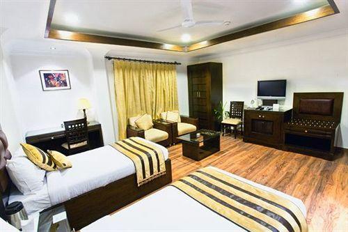Hotel Aaron Castle Nuova Delhi Esterno foto