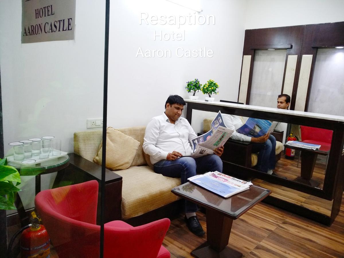 Hotel Aaron Castle Nuova Delhi Esterno foto