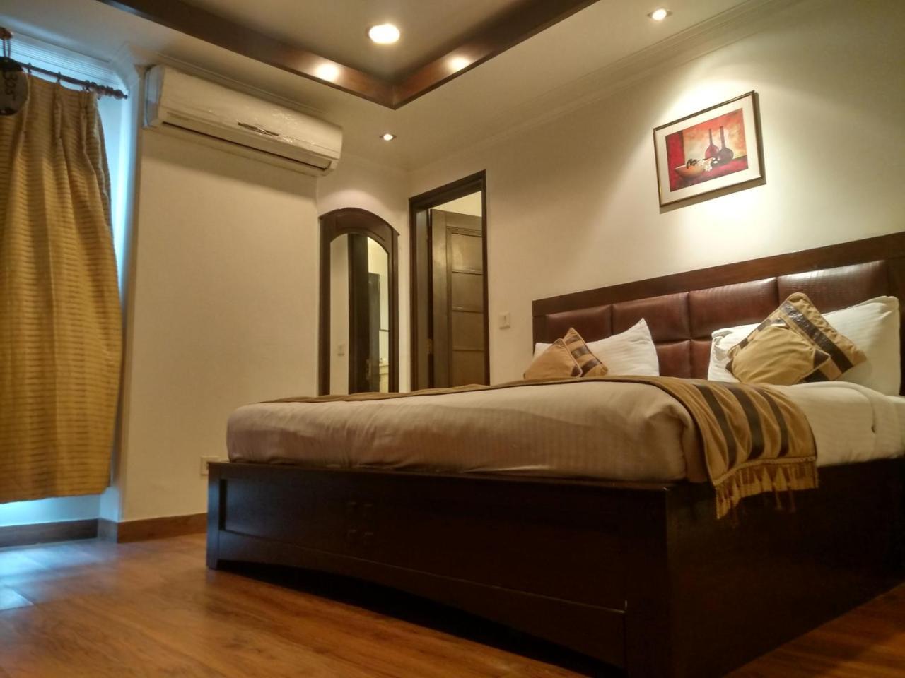 Hotel Aaron Castle Nuova Delhi Esterno foto
